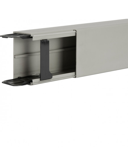 Goulotte lifea PVC h 90mm x p 60mm avec 2 éclisses et 4 agrafes M7248 RAL 7030 gris HAGER LFF6009007030