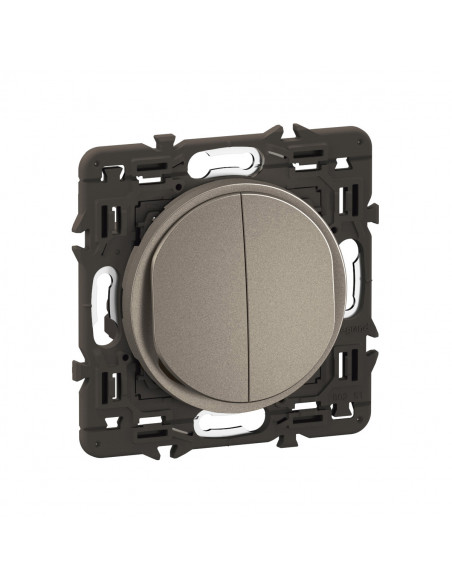 Interrupteur ou va-et-vient + poussoir Céliane enjoliveur Titanium et support LEGRAND CY0037