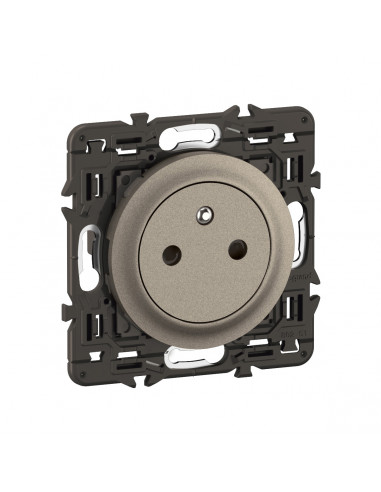 Prise 2P+T Surface Céliane enjoliveur Titanium et support LEGRAND CY0111