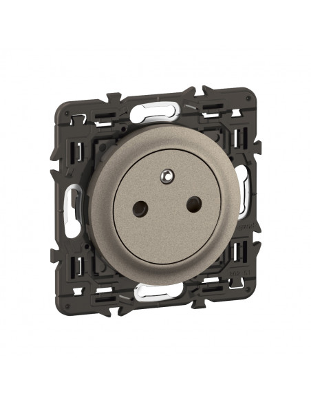 Prise 2P+T Surface Céliane enjoliveur Titanium et support LEGRAND CY0111