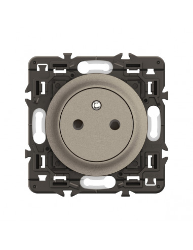 Prise 2P+T Surface Céliane enjoliveur Titanium et support LEGRAND CY0111