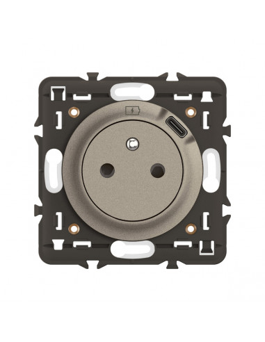 Prise 2P+T avec prise USB Type-C 7,5W Céliane enjoliveur Titanium et support LEGRAND CY0140