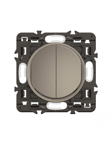 Double interrupteur lumineux Céliane 10AX enjoliveur Titanium, support et voyant LEGRAND CY3001
