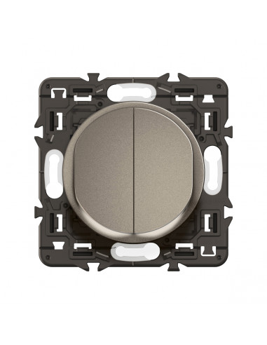 Double interrupteur lumineux Céliane 10AX enjoliveur Titanium, support et voyant LEGRAND CY3001