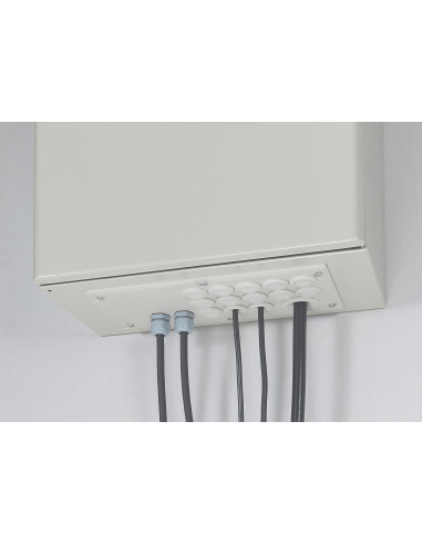Plaque Cabstop IP55 avec 13 entrées Ø5mm à Ø14mm et 1 sortie Ø14mm à Ø24mm avec 1 réserve LEGRAND 036495