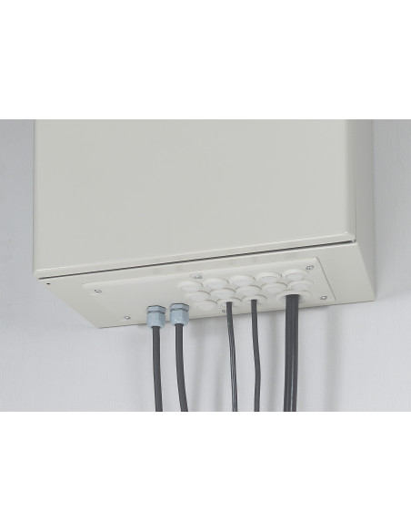 Plaque Cabstop IP55 avec 13 entrées Ø5mm à Ø14mm et 1 sortie Ø14mm à Ø24mm avec 1 réserve LEGRAND 036495