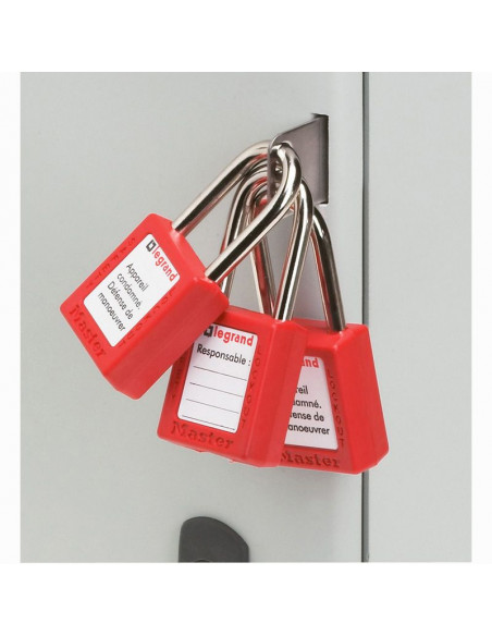 Patte de cadenassage inox pour coffret Marina hauteur 400mm minimum LEGRAND 036513