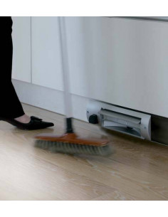 Prise plinthe ramasse-miettes blanche