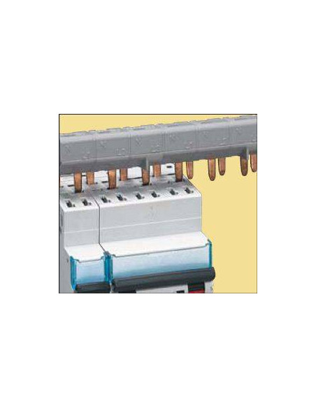 Disjoncteur DX³4500 6kA arrivée haute et sortie basse borne à vis tétrapolaire 400V~ 20A courbe C 3 modules LEGRAND 406911