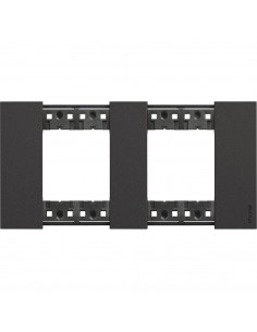 Plaque de finition Living Now Collection Les Noirs matière polymère 2x2 modules finition Noir BTICINO BTKA4802M2KG
